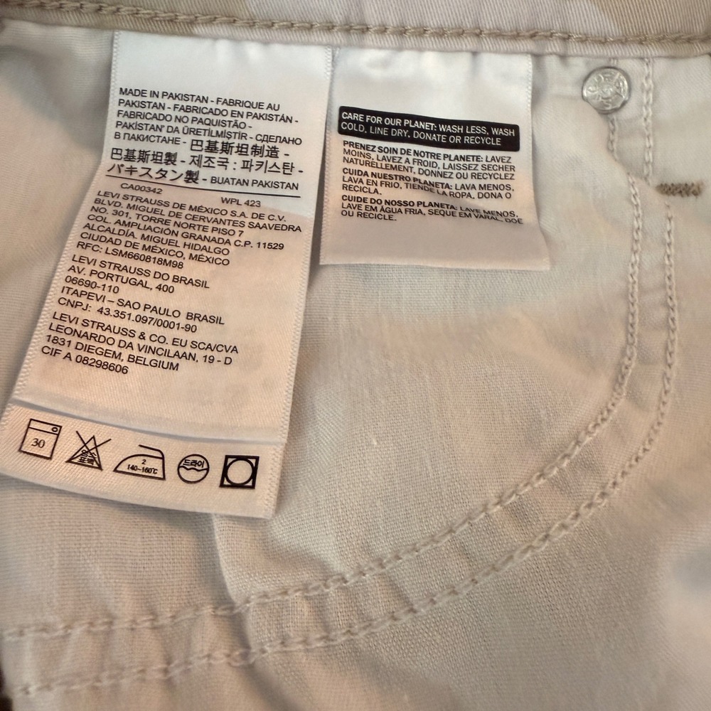 Levi's Mid Length Women's Shorts Size 30 Beige Camouflage Casual - Picture 5 of 9